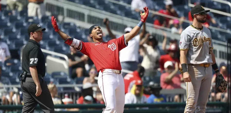 Nacionales vencen 4-3 a Piratas mientras Wood anota tras el error de Cruz en el jardín