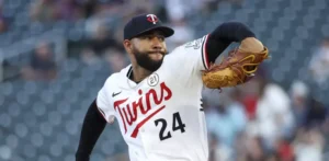 Woods Richardson poncha a 11 en la victoria de los Twins por 7-0 sobre los Yankees