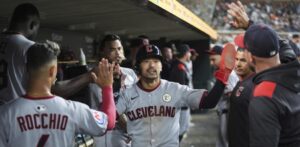 Guardianes vencen 7-5 a Tigres con cuatro hits extrabases en la décima