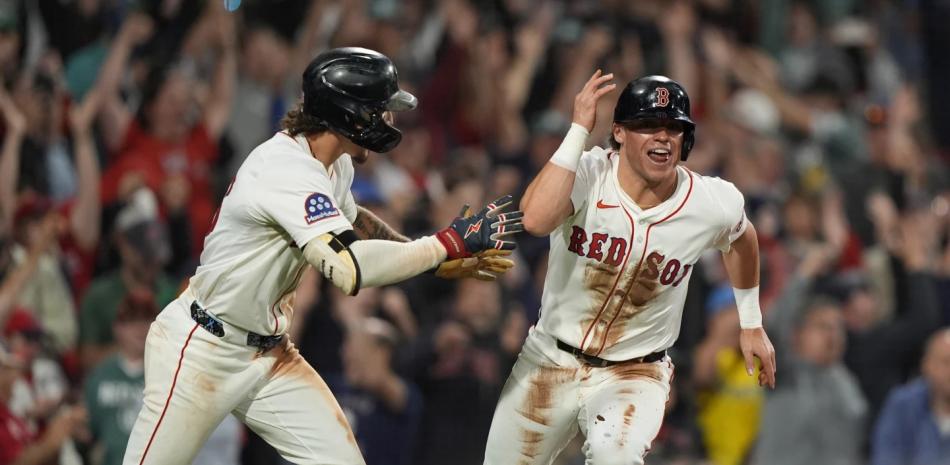 Medias Rojas superan a los Atléticos 5-4 dejándolos en el terreno