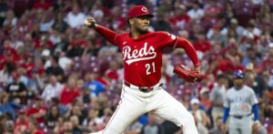 Greene lanza el primer juego completo de su carrera y Rojos vencen 1-0 a Cachorros