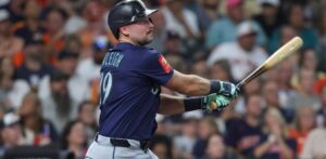 Cal Raleigh establece récord de más jonrones en una campaña para los Marineros