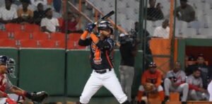 Toros reciben a Gilberto Celestino en cambio desde Águilas por Bryan Magdaleno y un pick del draft