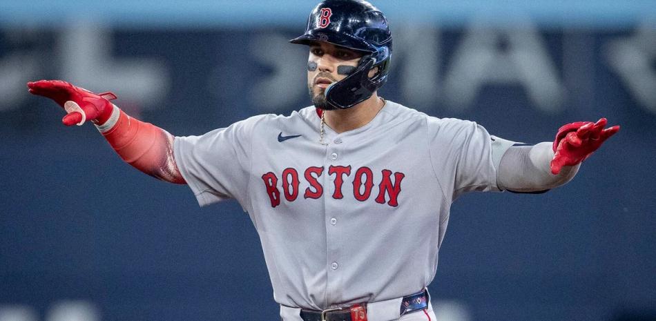 Narváez y Lowe conducen Medias Rojas a vencer 4-1