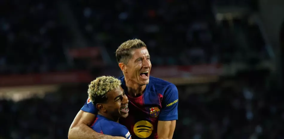 Lamine Yamal, como suplente, asiste en la victoria del Barcelona sobre la Real Sociedad