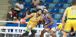 Juan Guerrero, con 18 puntos y 19 rebotes, conduce a San Carlos ante Huellas en el TBS Distrito