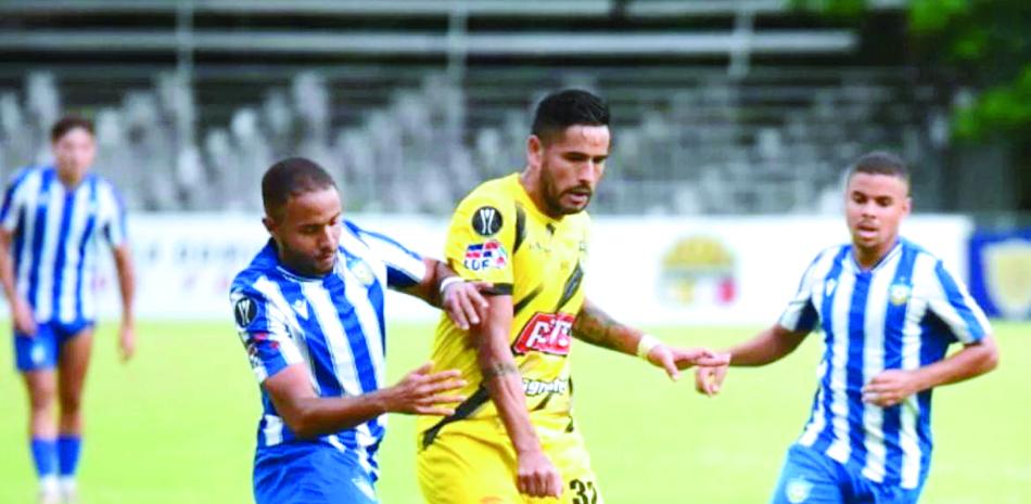 Los Delfines del Este golean 7-1 al Atlético de San Cristóbal