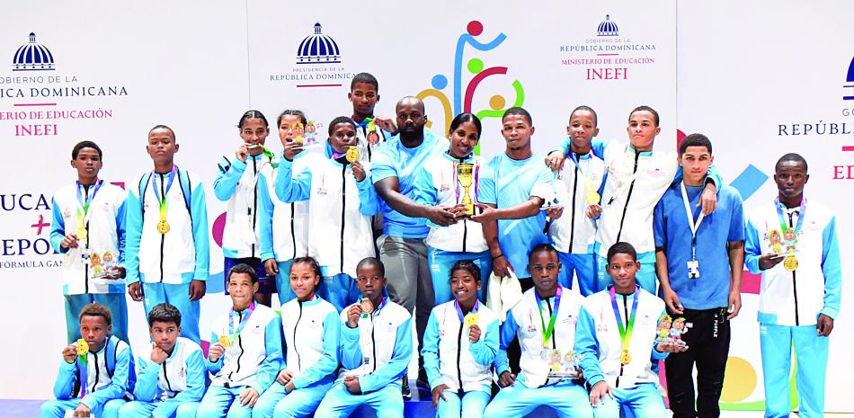 El Valle triunfa en lucha y futsal, pasa a dominar los Juegos Escolares