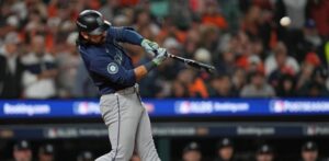 Raleigh, Suárez, Crawford pegan jonrón y los Marineros superan