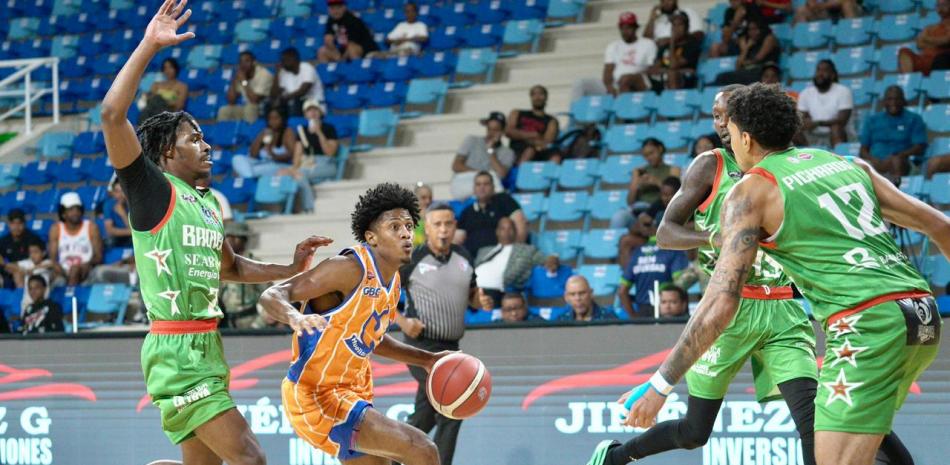 Anphernee Acevedo encesta 22 puntos y Huellas del Siglo se impone a Bameso