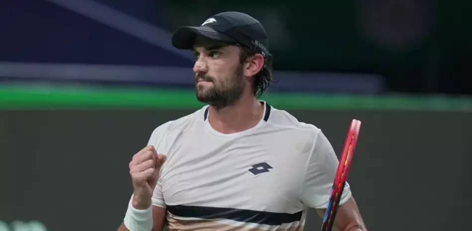 Vacherot sorprende a Novak Djokovic y enfrentará a su primo Rinderknech en la final de Shanghái