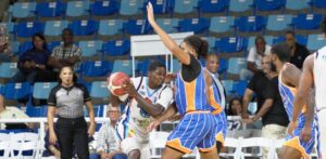 Fitzgerald y De la Cruz lideran a Los Prados frente a Huellas del Siglo en el TBS Distrito 2025