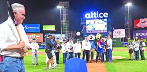 Tigres del Licey debutan venciendo 4-3 a los Leones del Escogido en diez entradas