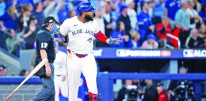 Vladimir Guerrero Jr. batea sexto jonrón de playoffs y los Azujejos llevan serie a séptimo partido