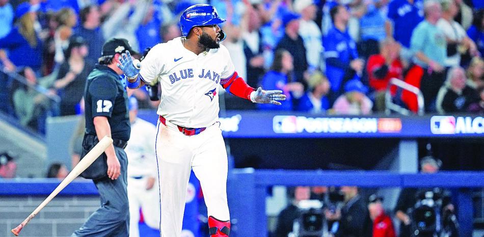 Vladimir Guerrero Jr. batea sexto jonrón de playoffs y los Azujejos llevan serie a séptimo partido