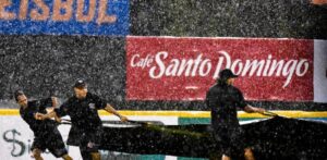 LIDOM suspende la jornada de este martes debido al paso por el país de la tormenta Melissa