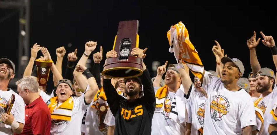 Gigantes contratan a Tony Vitello como mánager, un coach universitario sin experiencia profesional