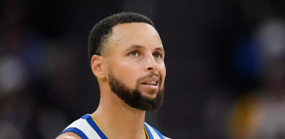 Curry encesta 42, Warriors vencen a Nuggets en prórroga a pesar de los 50 de Gordon