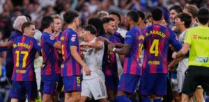 Mbappé y Bellingham marcan en un tenso clásico y el Real Madrid vence al Barcelona