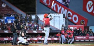 Leones dan 3 HRS e hilvanan segunda victoria con paliza sobre los Gigantes