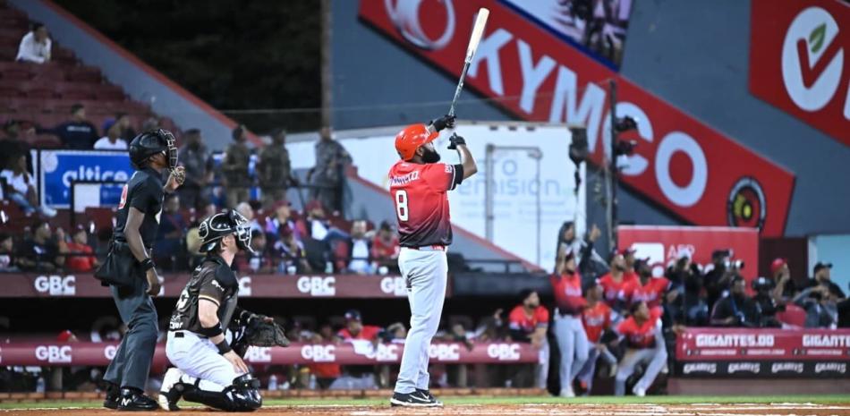 Leones dan 3 HRS e hilvanan segunda victoria con paliza sobre los Gigantes