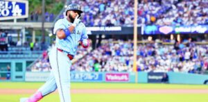 Vladimir Guerrero Jr. jonronea y los Azulejos igualan a dos triunfos la Serie Mundial