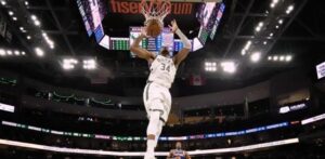 Bucks remontan para vencer 121-111 a Knicks con 37 puntos de Antetokounmpo