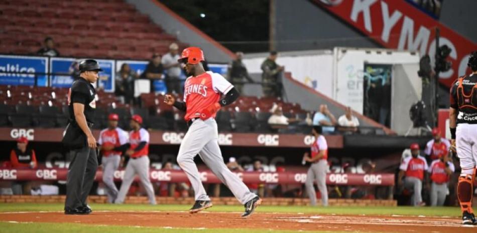 Leones dominaban 1-0 a Gigantes en partido suspendido por desperfecto eléctrico