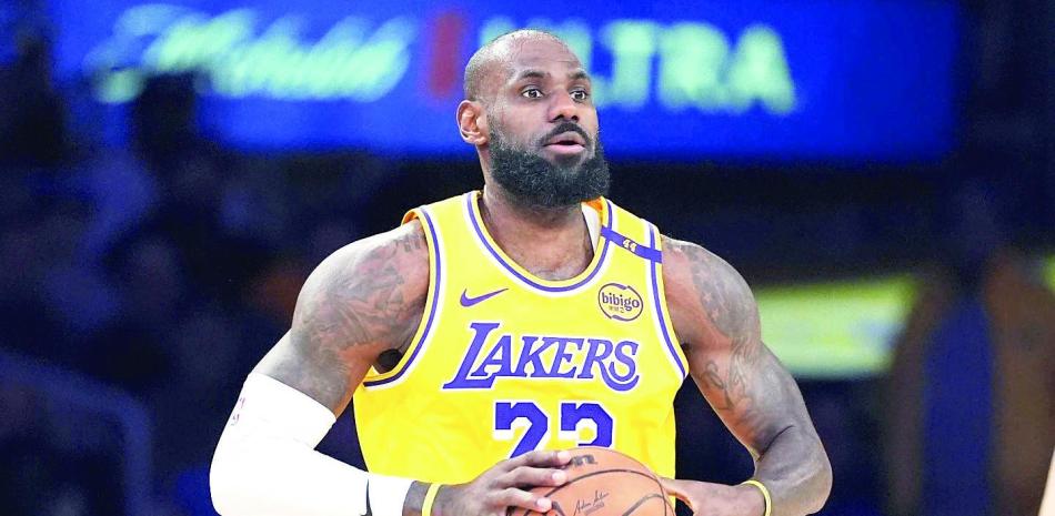LeBron James vuelve a los entrenamientos y será reevaluado en 1 o 2 semanas