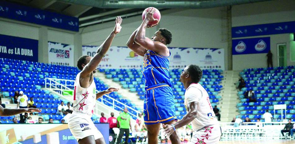 Mauricio Báez clasifica a serie semifinal en el TBS Distrito, Gerardo Suero anota 22 puntos