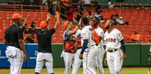 Noel y Jiménez disparan cuadrangulares en triunfo de los Toros sobre el Escogido
