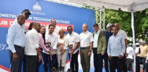 Ministro Kelvin Cruz inicia construcción multiuso Club Los Caribe en Sabana Perdida