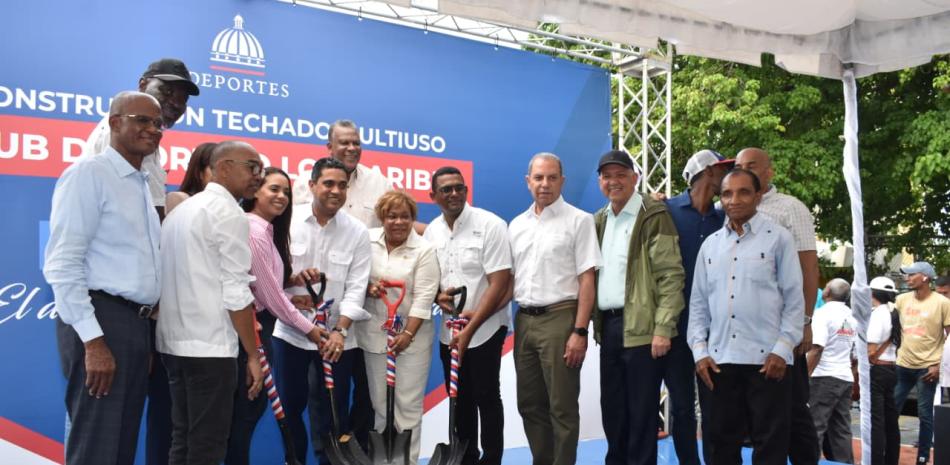 Ministro Kelvin Cruz inicia construcción multiuso Club Los Caribe en Sabana Perdida