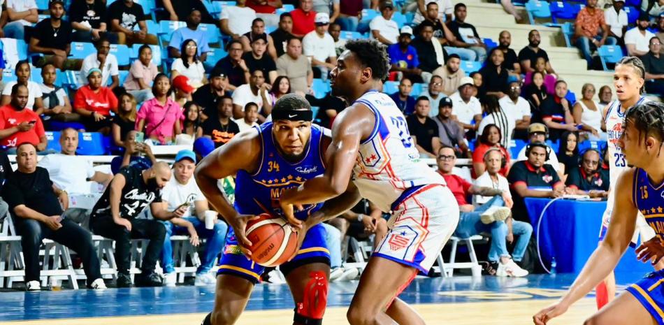 Mauricio Báez gana y aventaja 2-1 sobre San Lázaro la serie semifinal B del TBS Distrito 2025