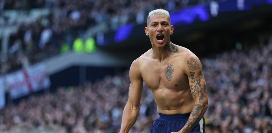 Tottenham y Man United marcan goles en el descuento en el empate 2-2 en la Premier League