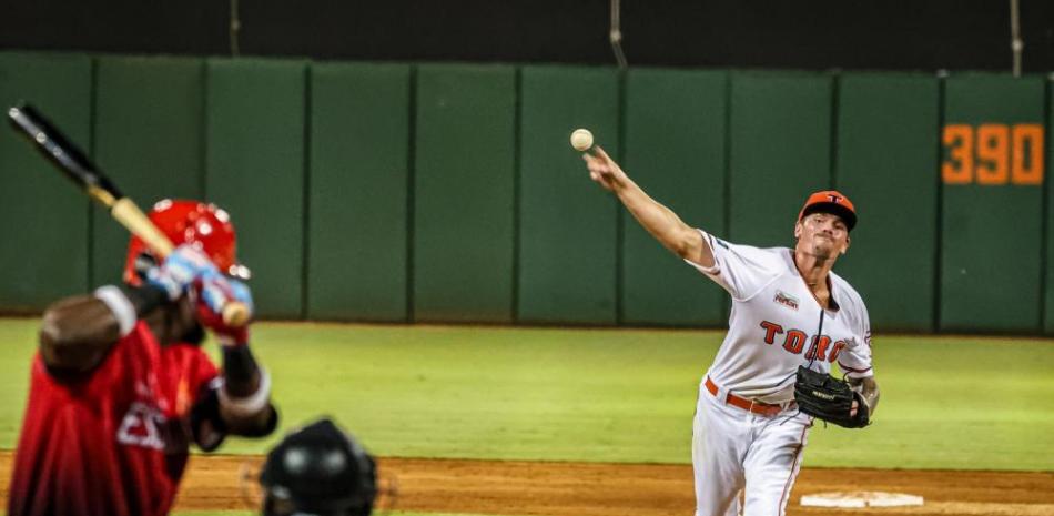 Brooks y Gasper se destacan en el éxito de los Toros del Este ante el Escogido