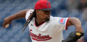 Emmanuel Clase y Luis Ortiz son acusados de cargos relacionados con trama de apuestas deportivas
