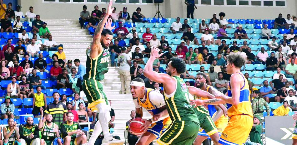 Mauricio Báez contra San Carlos, por el título