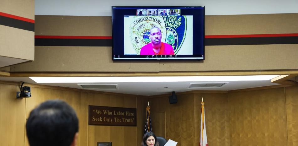 Antonio Brown recibe fianza de 25 mil dólares y un monitor GPS por un cargo de intento de asesinato