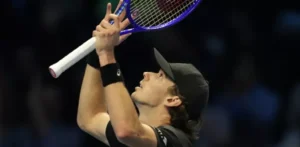 De Miñaur vence a Fritz para primer triunfo en Finales ATP y necesita favor de Alcaraz