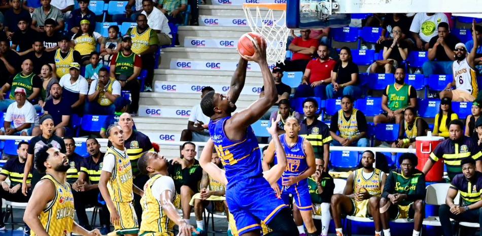 Mauricio Báez triunfa y toma la delántera 2-1 en la serie final del TBS