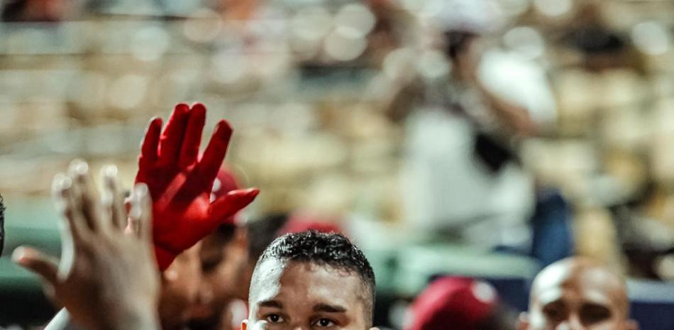 Jordan Díaz batea jonrón y los Gigantes dividen honores con el Escogido