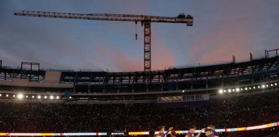 Barcelona juega su primer partido en el Camp Nou en más de dos años