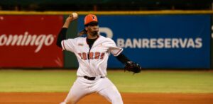 Ureña y Pimentel conducen a los Toros a derrotar a los Leones del Escogido