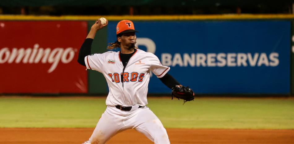 Ureña y Pimentel conducen a los Toros a derrotar a los Leones del Escogido