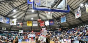 Egbuta anota 30 con 10 rebotes para conducir al Dosa sobre Enriquillo en TBS de La Vega