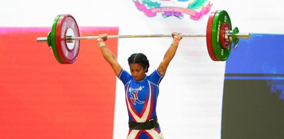 Cándida Vásquez logra oro y plata en levantamiento de pesas en Juegos Bolivarianos