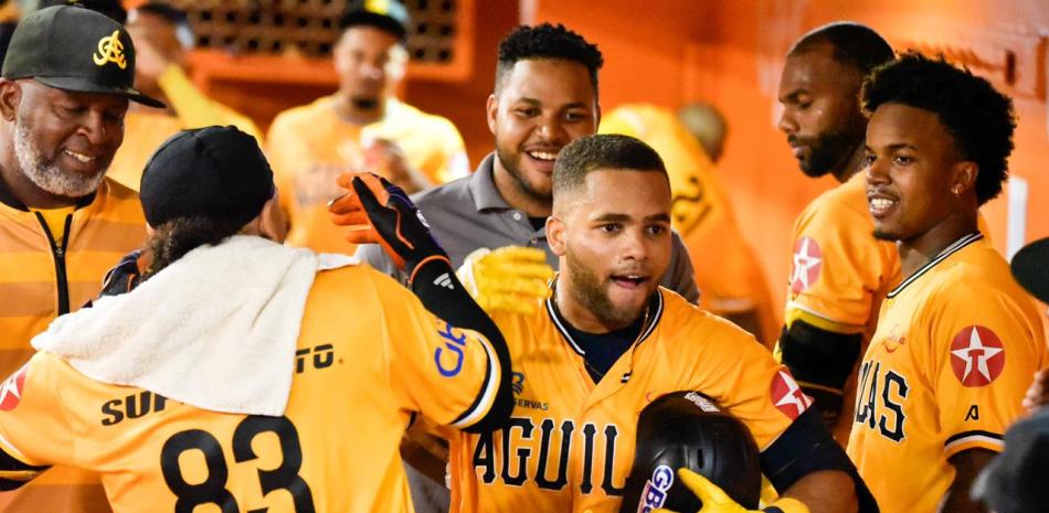 Berroa y Durán cargan con la ofensiva y Águilas retoman vuelo y superan