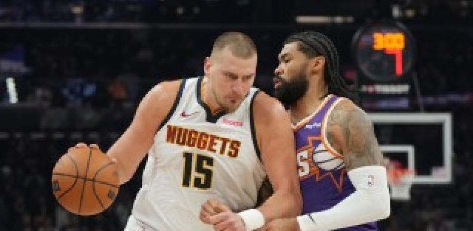 Jokic y Murray conduce a los Nuggets a obtener la victoria