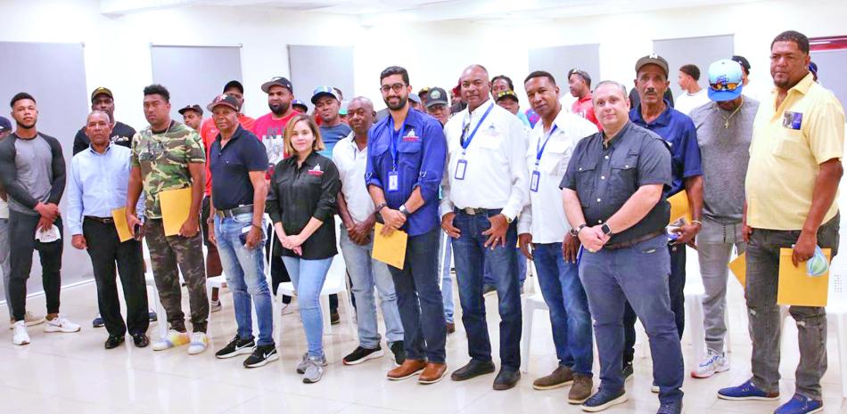 Unas 80 ligas de Azua se integran a jornada de registros de la DCNB